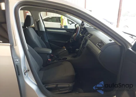 2017 Volkswagen Passat 1.8T S z USA, uszkodzony, nr VIN 1VWAT7A38HC078417